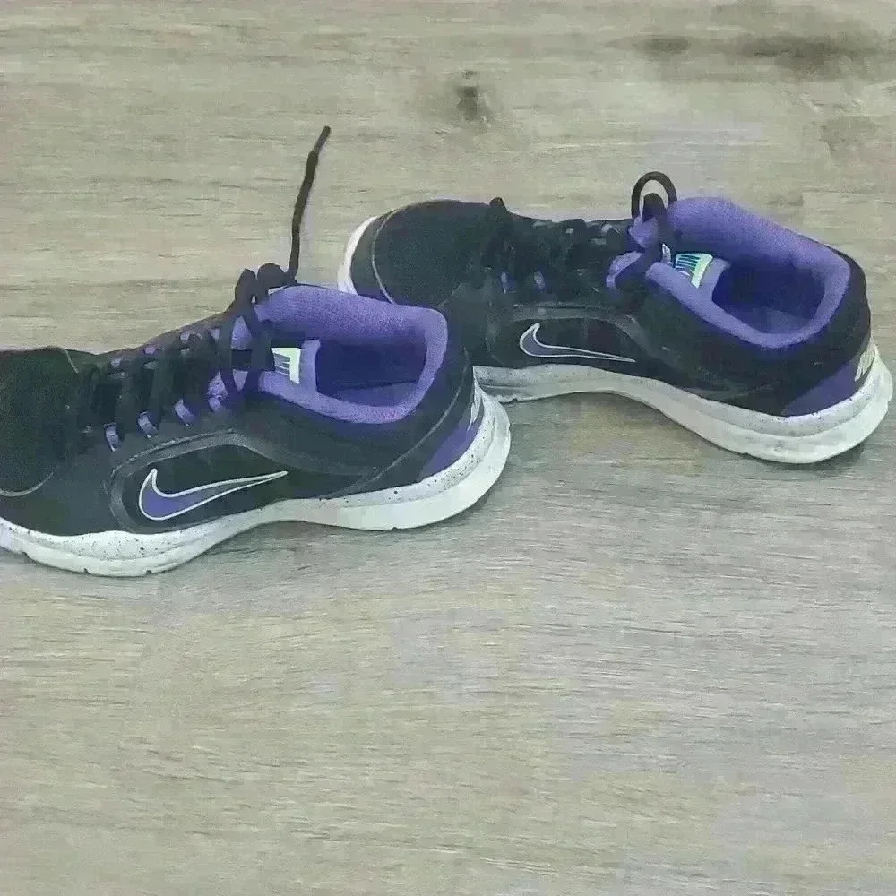 Women's Nike Shoes,  Sz 6. - Picture 4 of 5